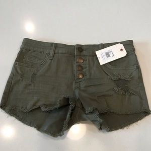 NWT Billabong buttoned up shorts size 25